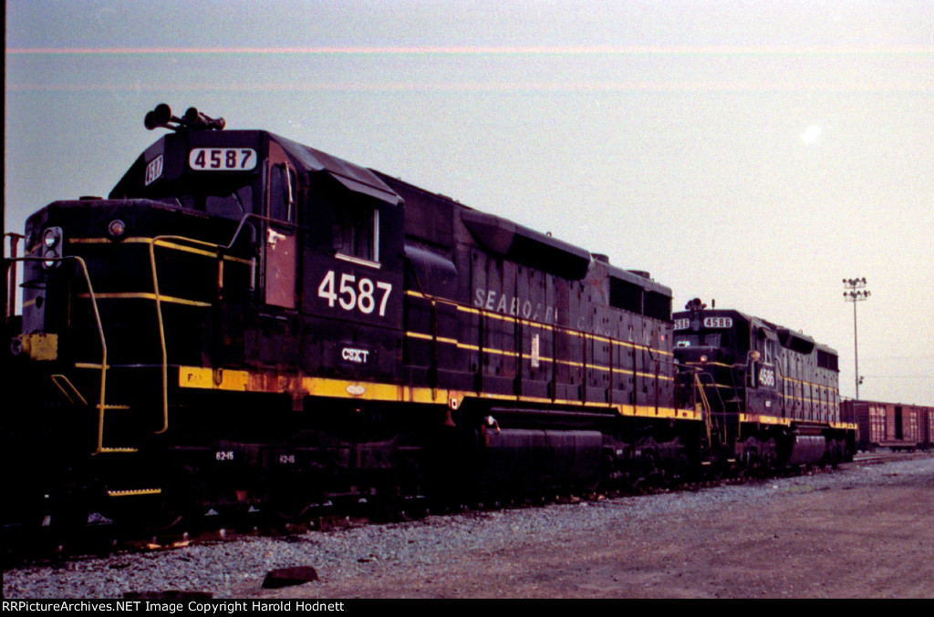 CSX 4587 & 4586